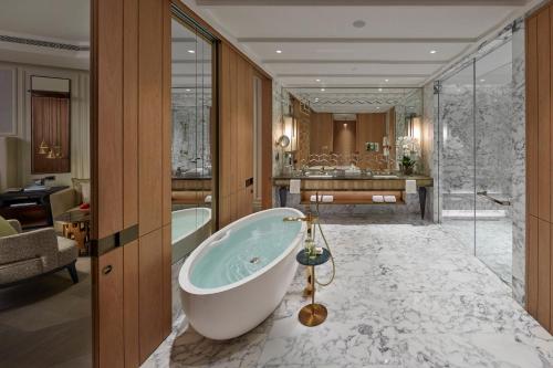 Premier Sea View Suite with Club Lounge Access -  including Daily Breakfast & Afternoon Tea, Evening Drinks & Canapes