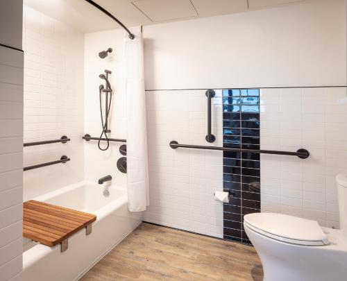 Queen Room – Disability Access