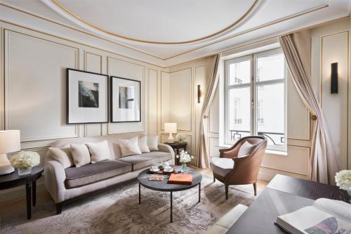 Palm Court Suite