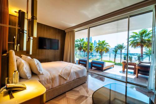 5 Bedroom Beach Villa with Pool