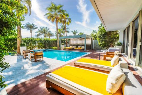 5 Bedroom Beach Villa with Pool