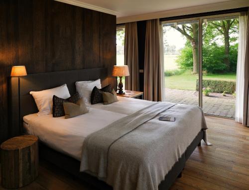 Deluxe Estate Suite