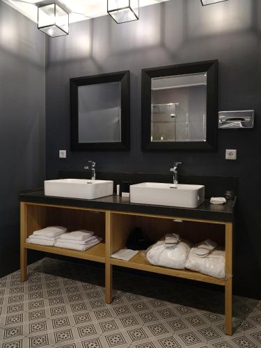 Deluxe Estate Suite