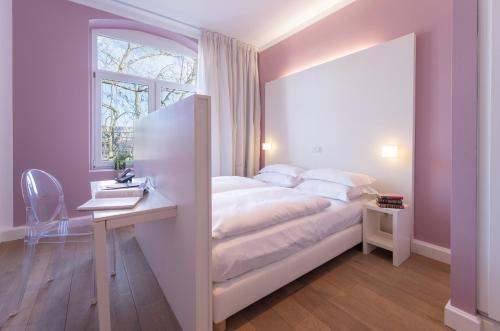 Bedroom Apartment with Sofa Bed