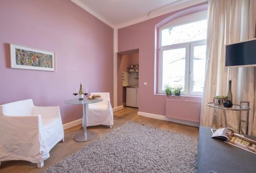 Bedroom Apartment with Sofa Bed