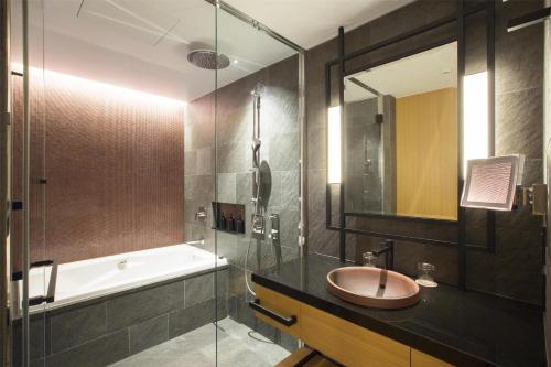 Deluxe Twin Room with Balcony