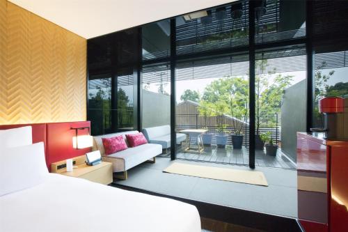 Deluxe Twin Room with Balcony
