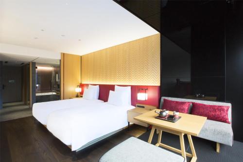 Deluxe Twin Room with Balcony