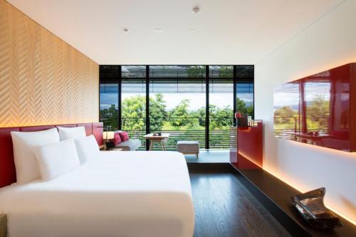 Deluxe King Room Castle View