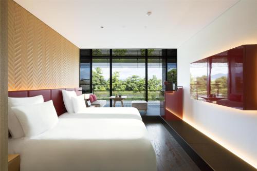 Deluxe Twin Room Castle View