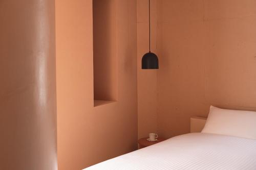 Non Smoking - Standard Queen Room - A Room with a Column