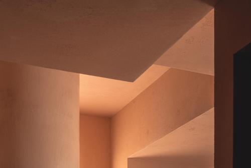 Non Smoking - Standard Queen Room - A Room with a Column