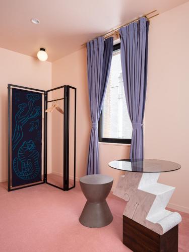Non Smoking - Superior Queen Room - The Room With A Pink Carpet