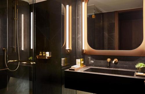 Twin Room with City View