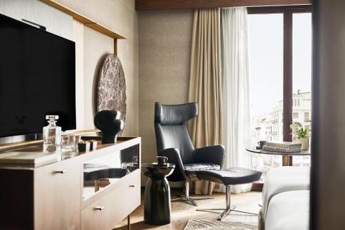 Twin Room with City View