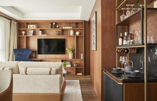 King Suite with City View