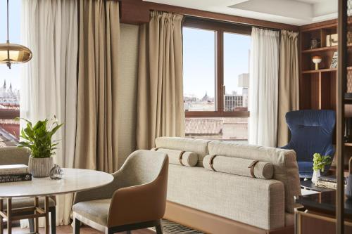 King Suite with City View