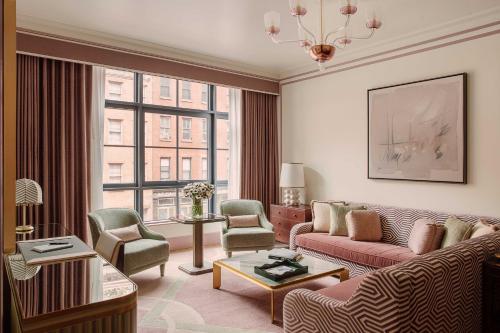 Hudson View Corner Suite