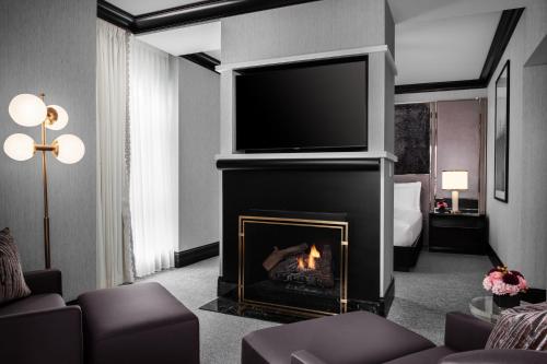 Two-Bedroom King Suite with Two Fireplaces