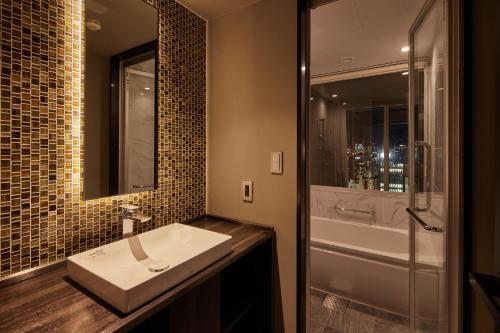 Deluxe Corner Twin Room