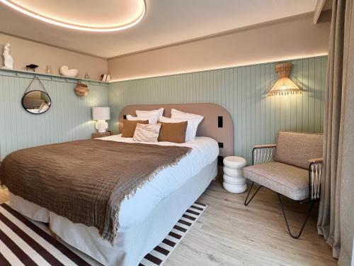 Classic Double Room with Side Sea View