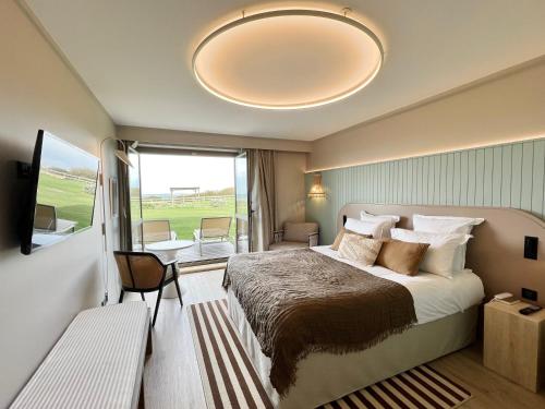 Classic Double Room with partial Sea View - Garden Floor