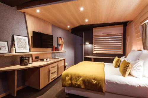Club Double Room with spa access