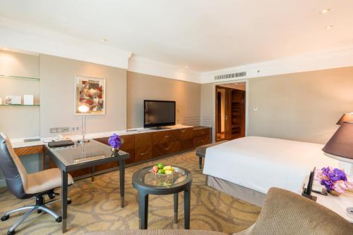 Grand Deluxe Queen Room with Two Queen Beds