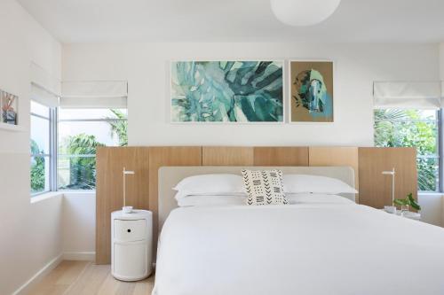 Essential King Room with Mobility Accessible Roll-In Shower