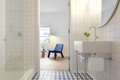 Premium King Room with Mobility Accessible Roll-In Shower
