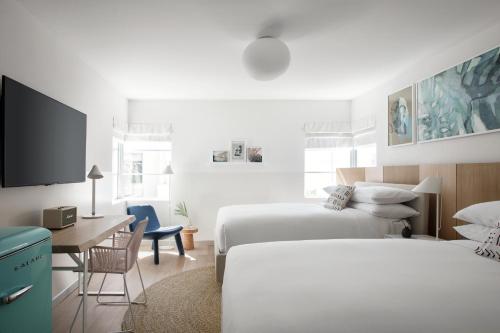 Double Room Roll-In Shower