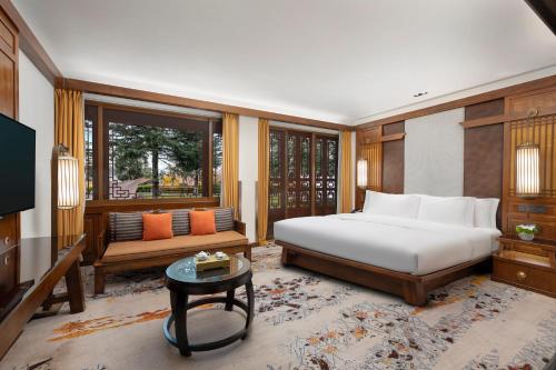 Classic King Room with Garden View