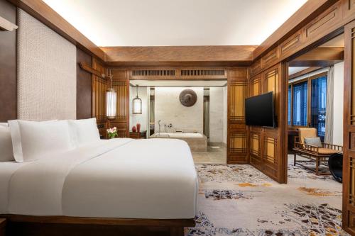 Junior King Suite - Club Lounge Access