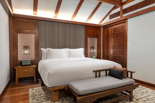 1 King One-Bedroom Suite with Living Area