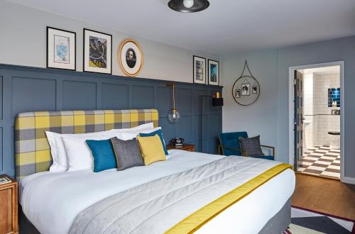 Superior King Room 