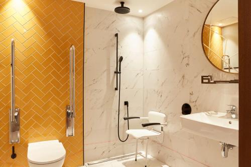 Standard Queen Room - Accessible