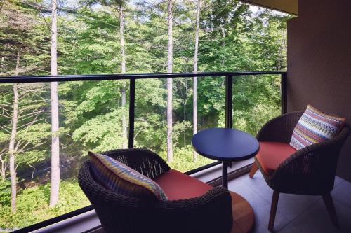 Standard King Room with River View