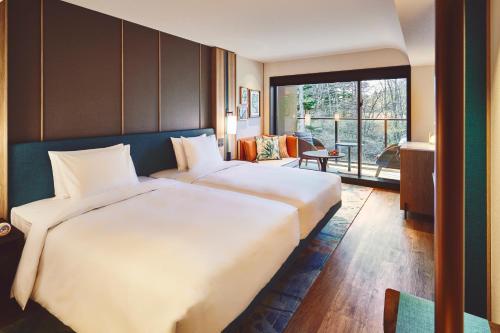 Standard Twin Room with River View and View Bath