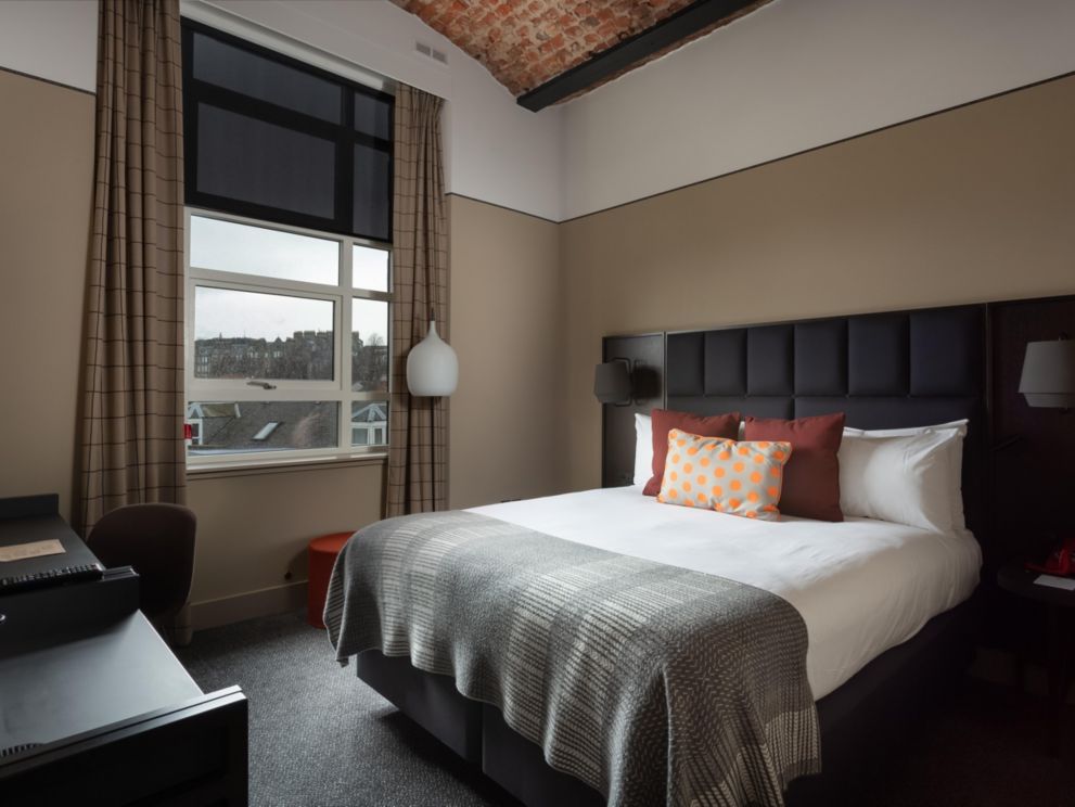 Standard Queen Room