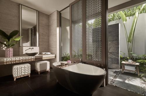 1 King Bed Garden Pool Suite