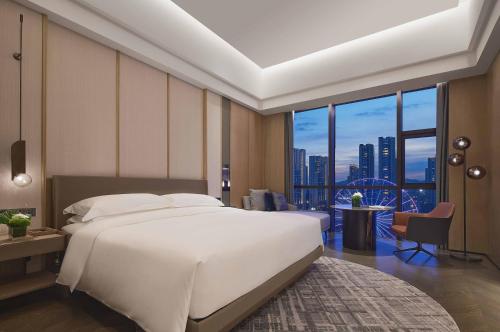 Classic King Room with Ferris Wheel View