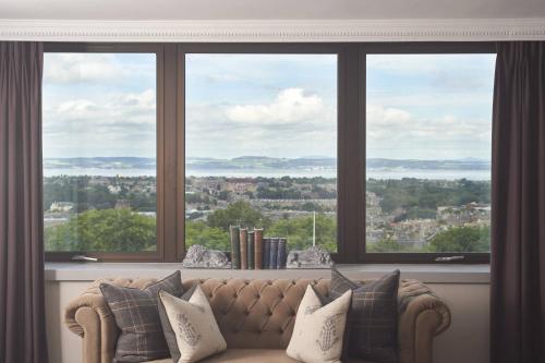 1 King Bed Premium City View