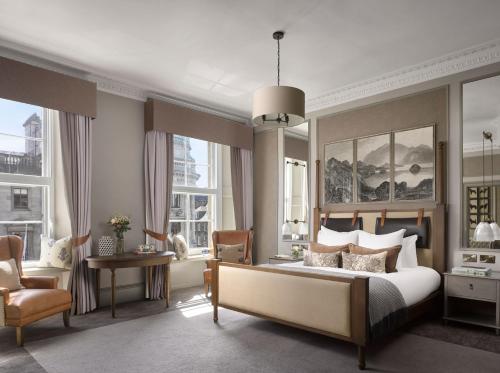 1 King Bed 1 Bedroom Suite City View