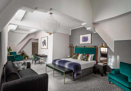 1 King Bed Suite