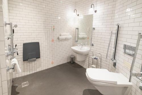 2 Double Beds Essential Accessible Shower 