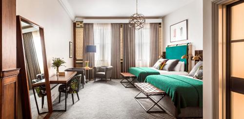 2 Double Beds Premium