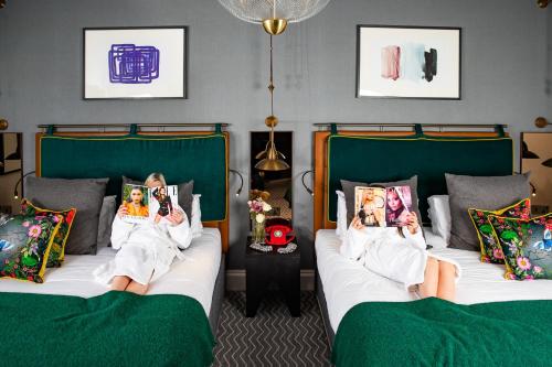 2 Double Beds Premium