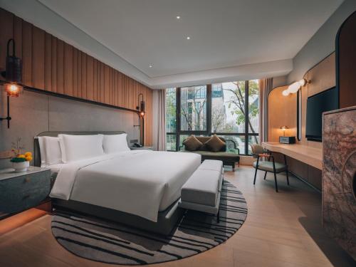 Standard King Room Accessible
