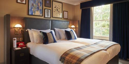 Essential Twin Room