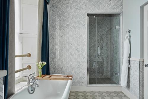 One Bedroom King Suite